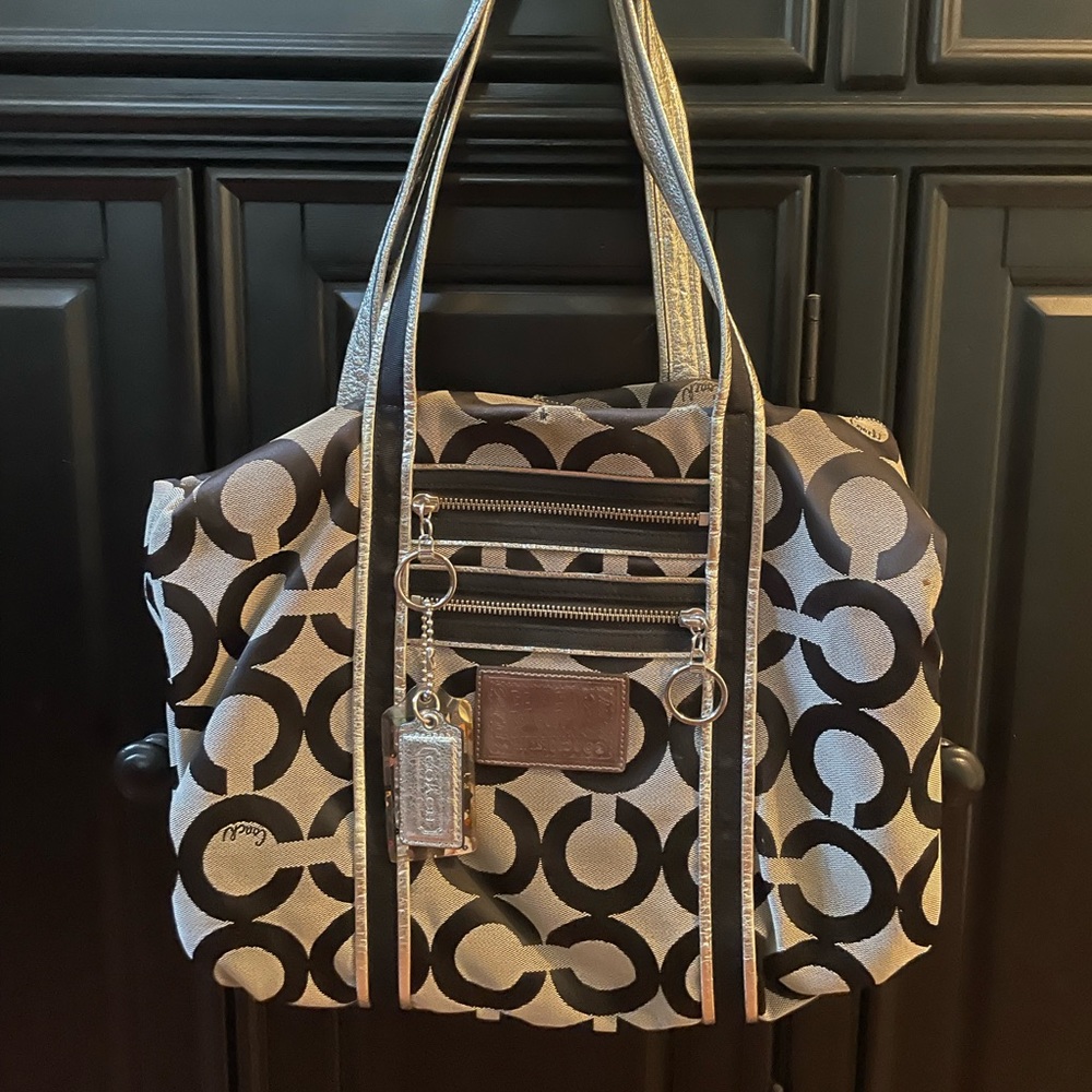 Vintage Poppy Coach Purse/Bag - Tan/Silver/Black w/ Purple Interior